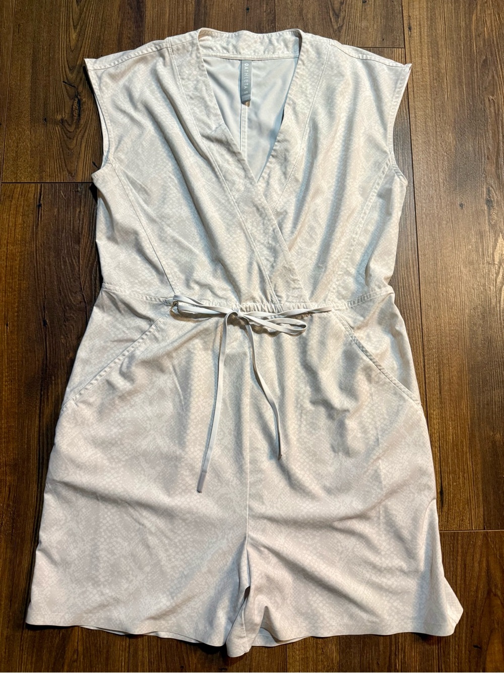 Athleta Women’s XS Muted Snake Print Romper Sleeveless Stretch Tie Waist